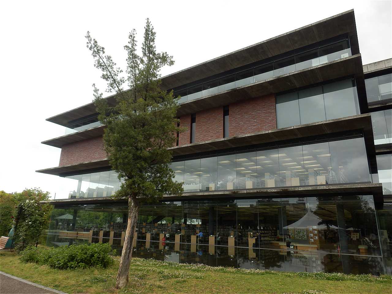 福山市中央図書館