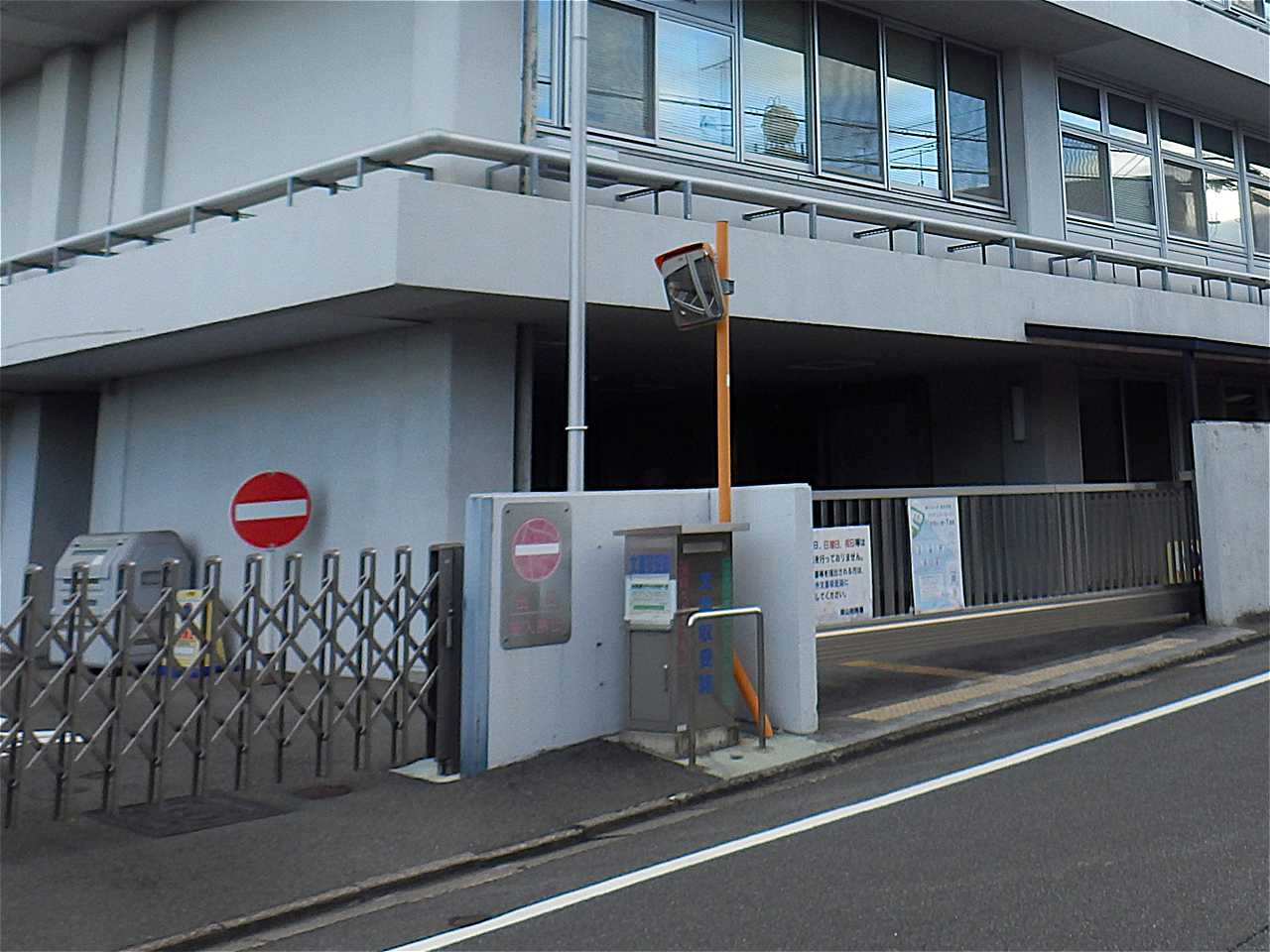 東山税務署の時間外収受箱