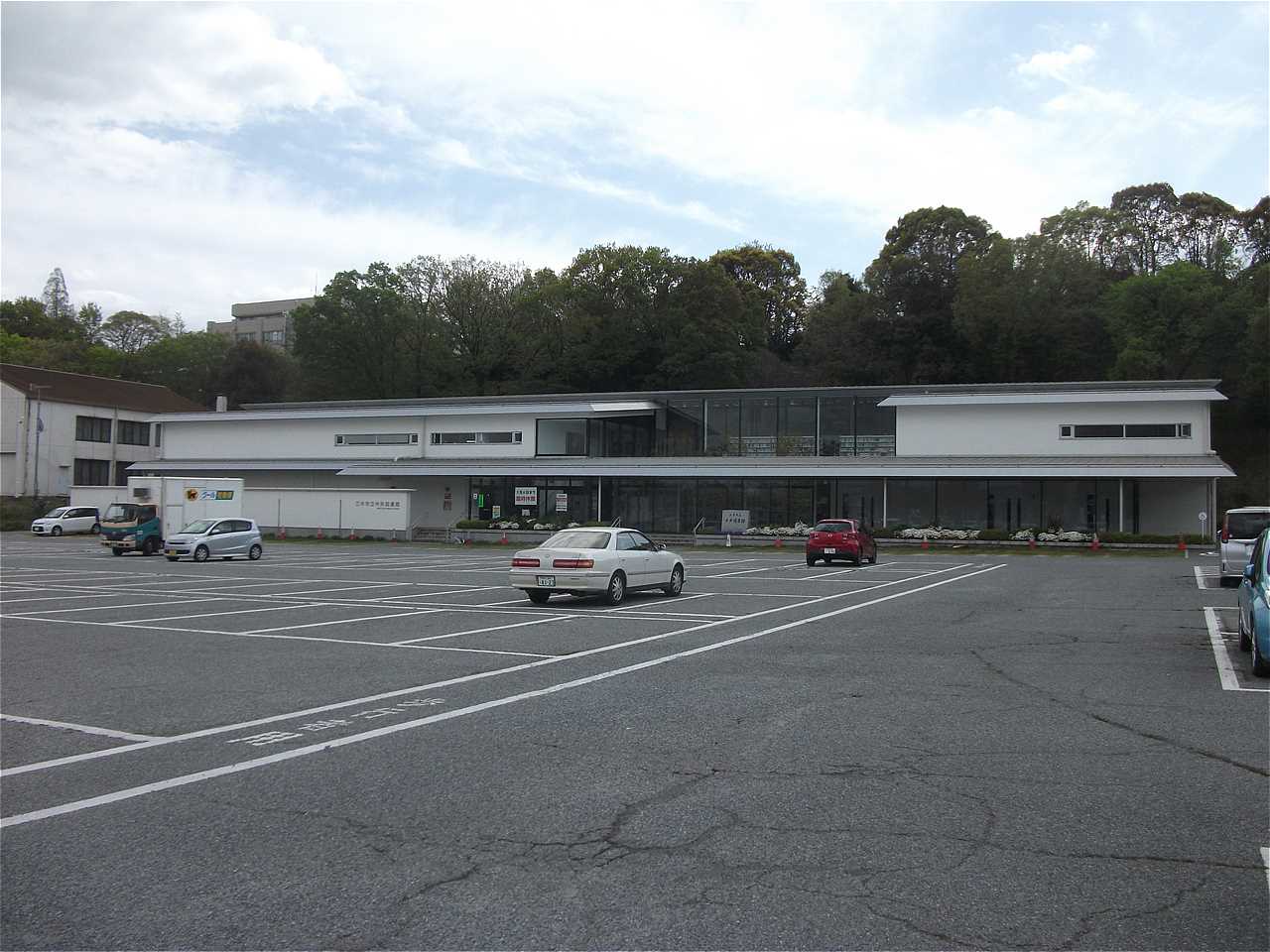 三木市立中央図書館