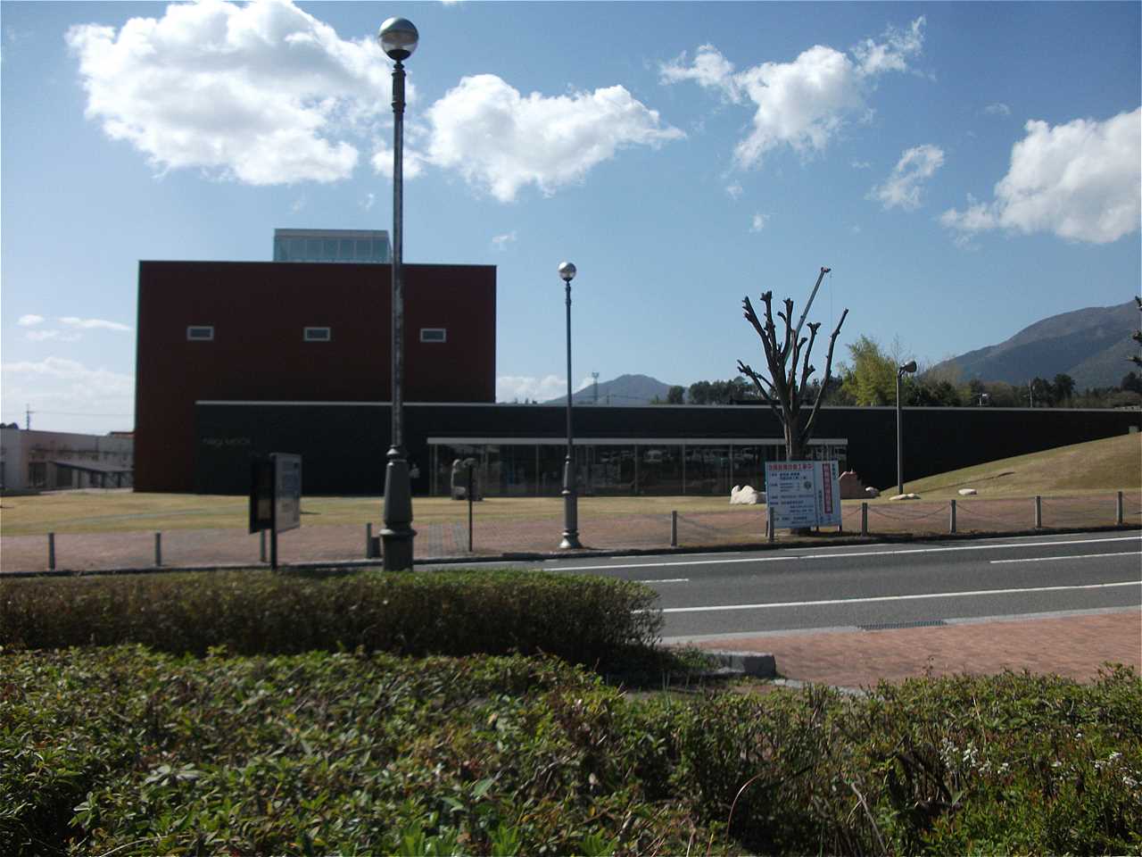 奈義町立図書館