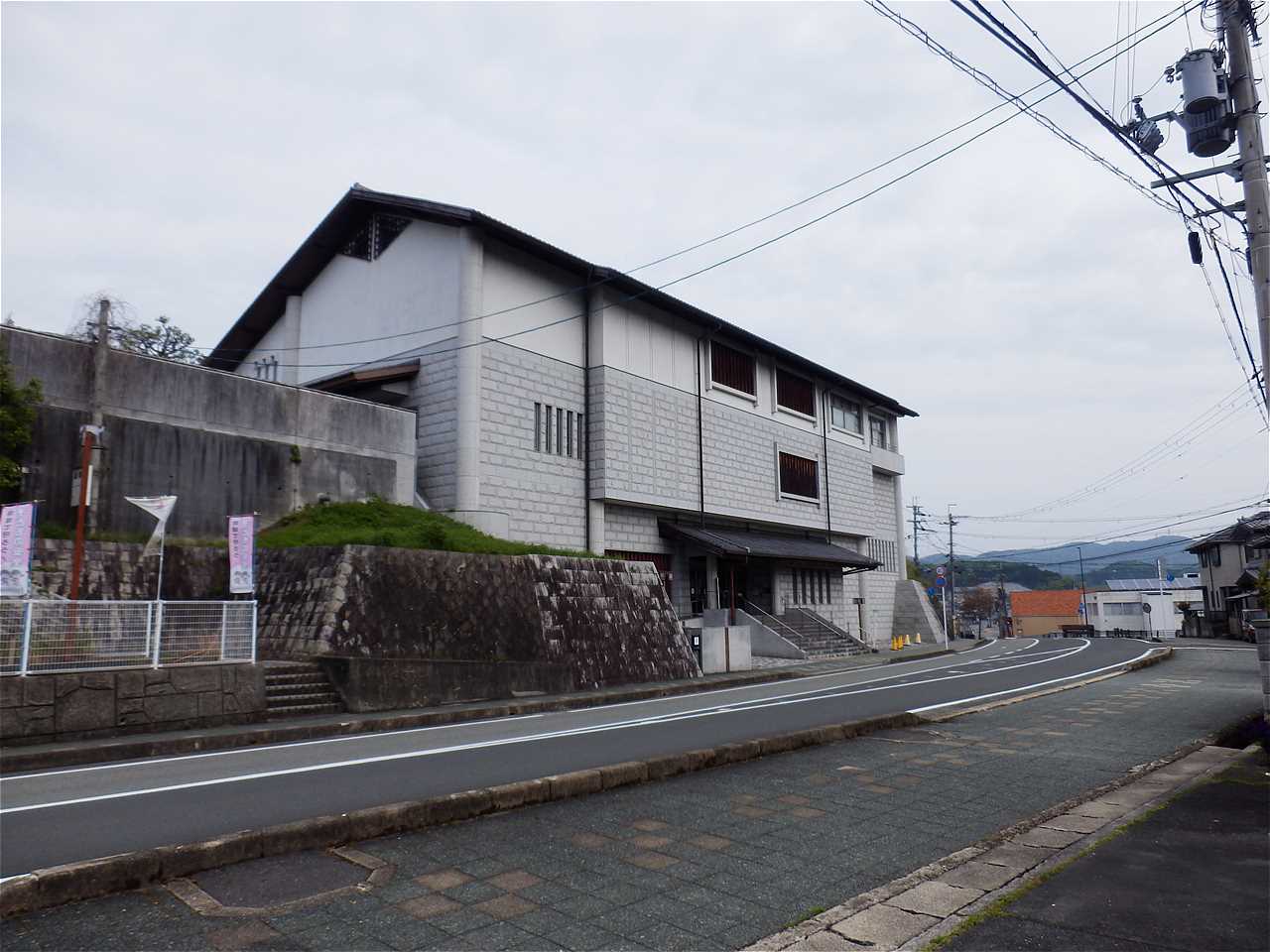 南丹市立中央図書館