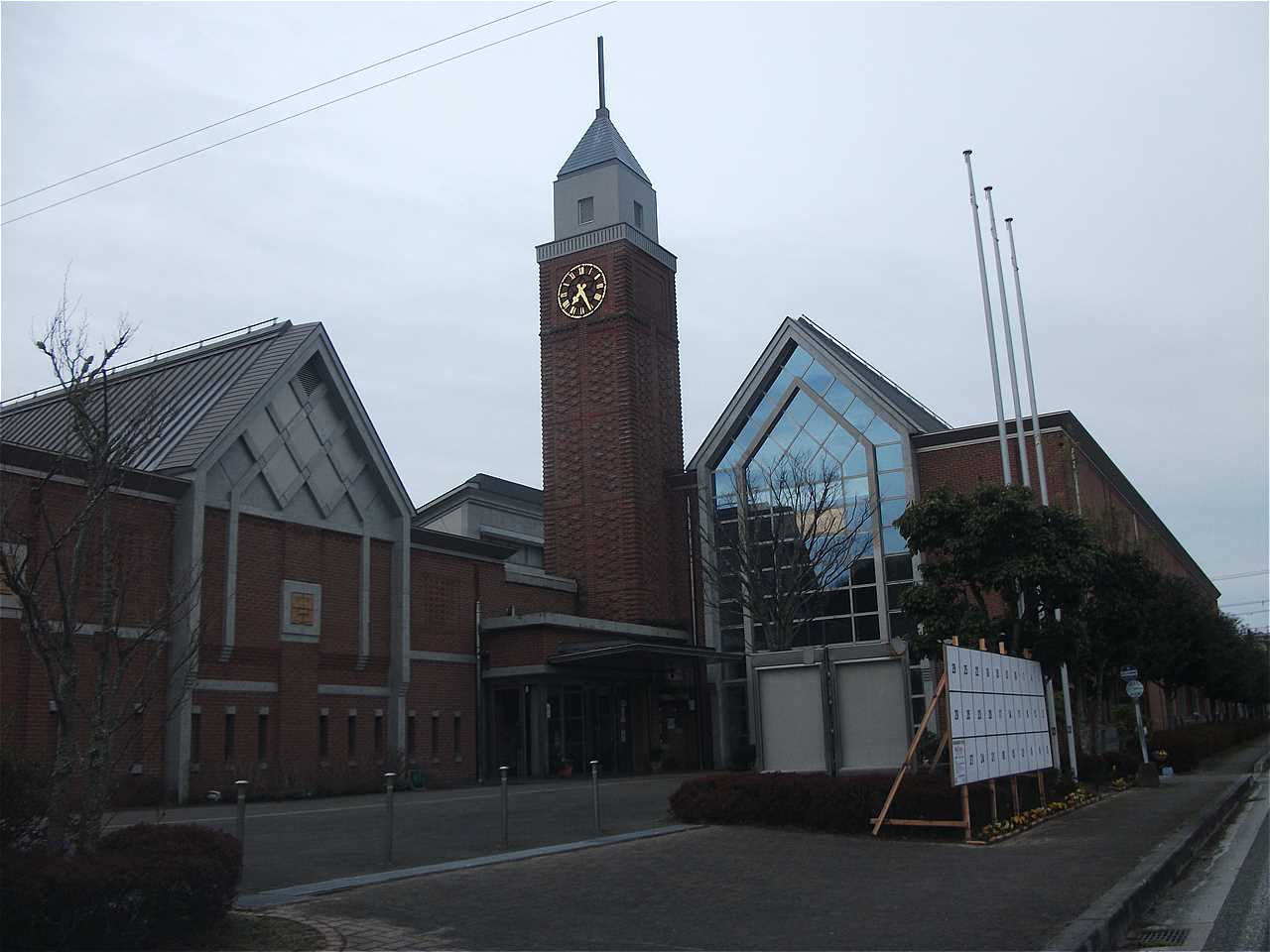 丹波篠山市立中央図書館